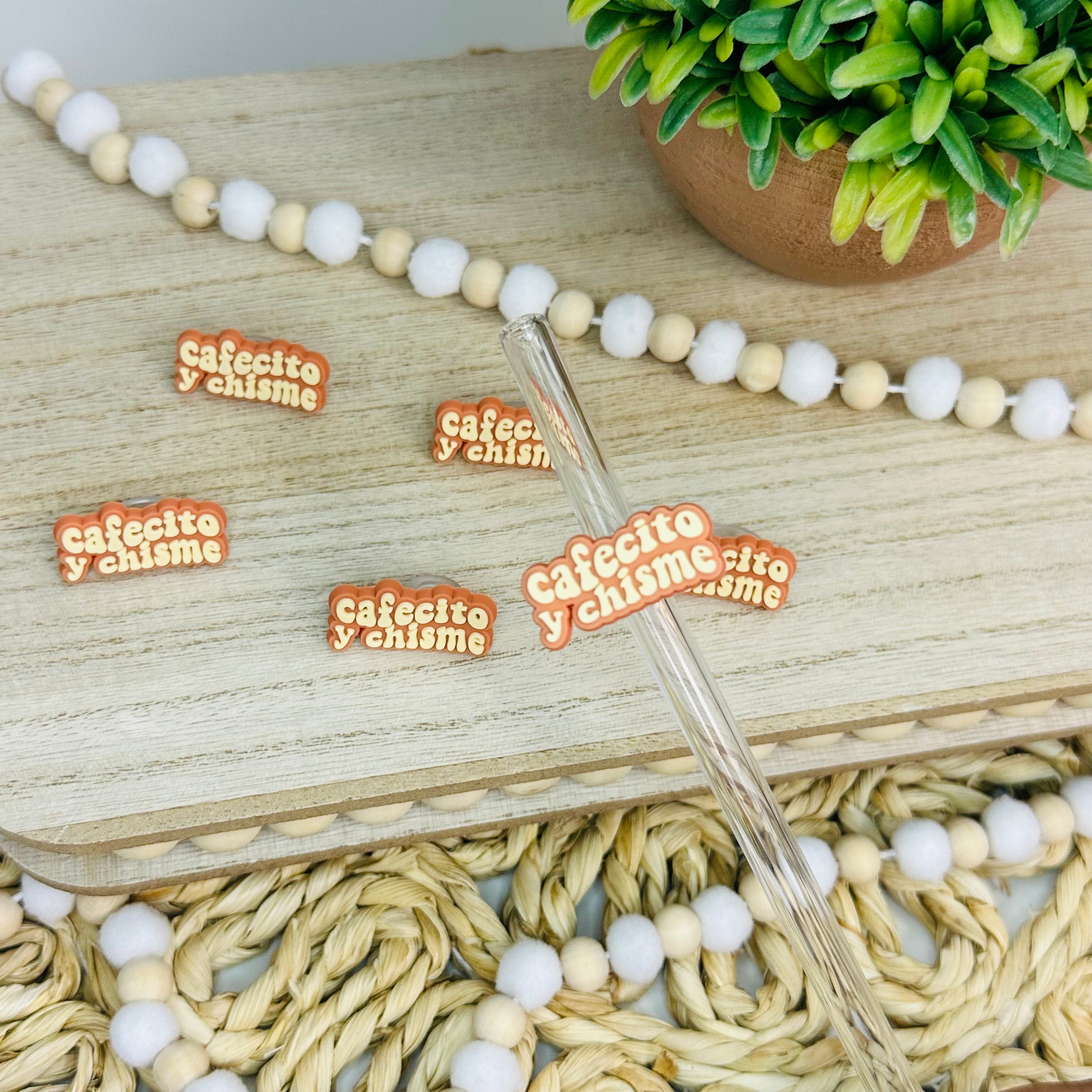 Cafecito y Chisme | Straw Charms