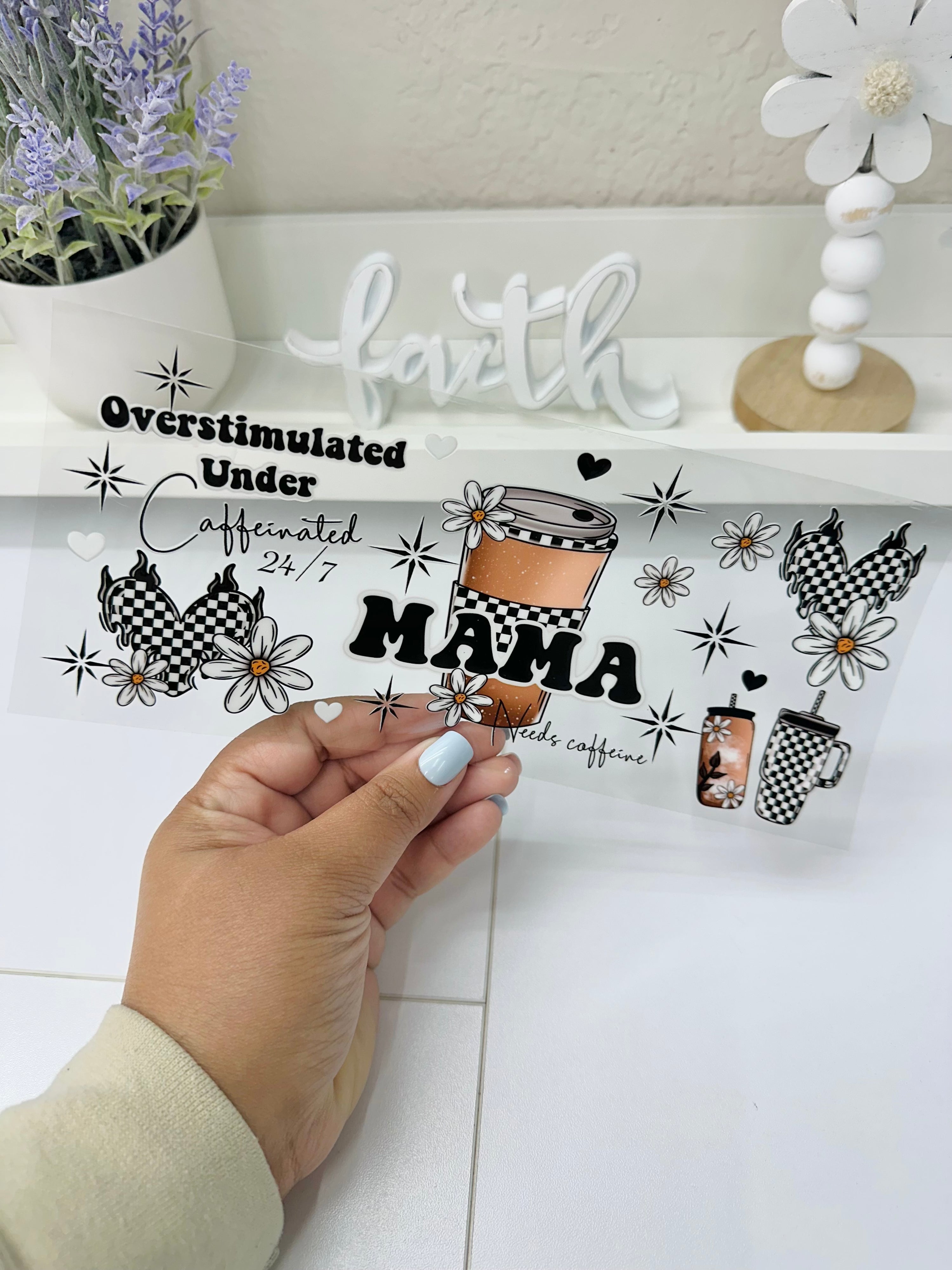 Mamá Necesita Cafeína | UV DTF