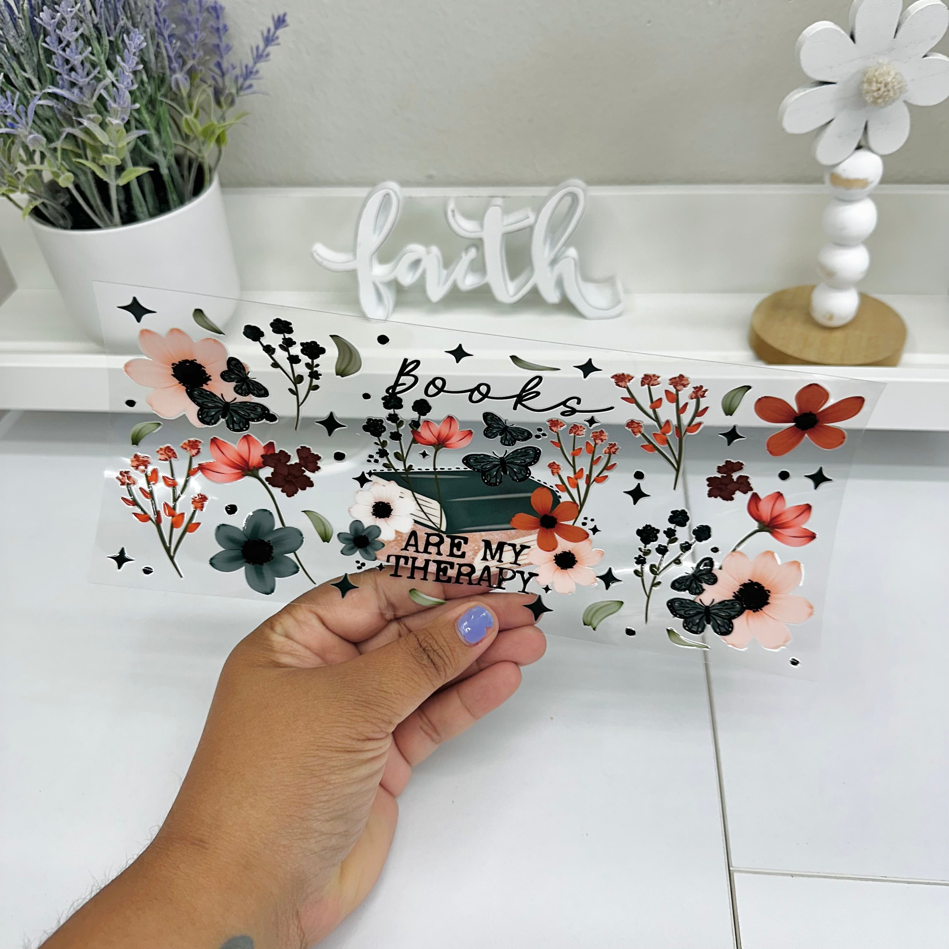 Los libros son mi terapia | UV DTF