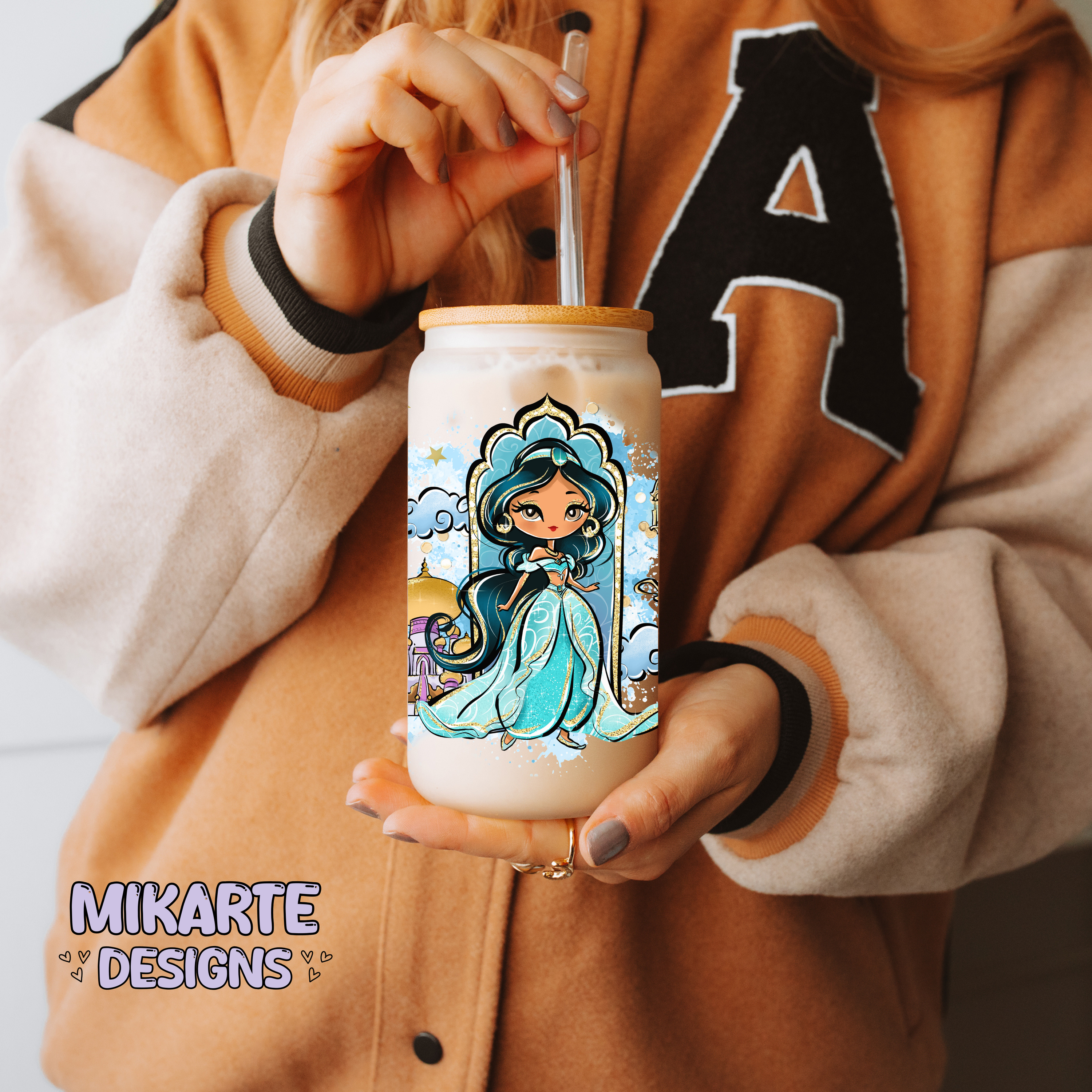 Diseño digital PNG de lata de vidrio de 16 oz | Caricatura de Jazmín