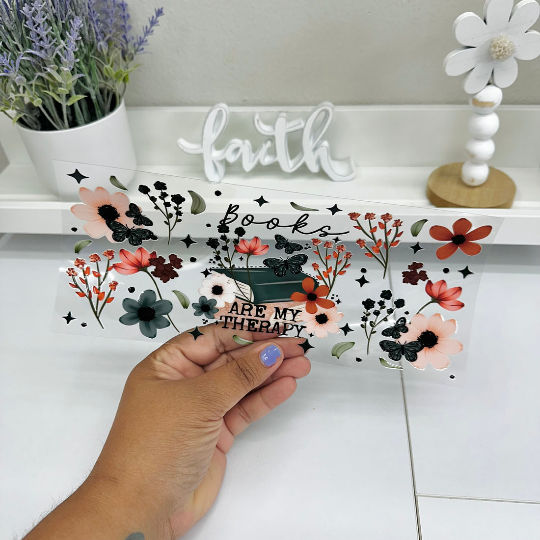 Los libros son mi terapia | UV DTF